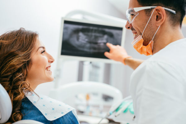 If you haven’t been to the dentist in a while or if you experience fear or anxiety before a dentist appointment, it can be helpful to know what to expect. Here is a breakdown of everything that will happen during your routine cleaning and oral exam. 