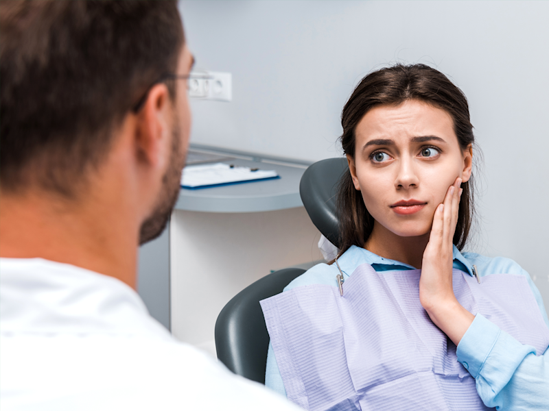 If you suffer from tooth sensitivity, eating or drinking things that are very hot or very cold can cause discomfort and even pain. 