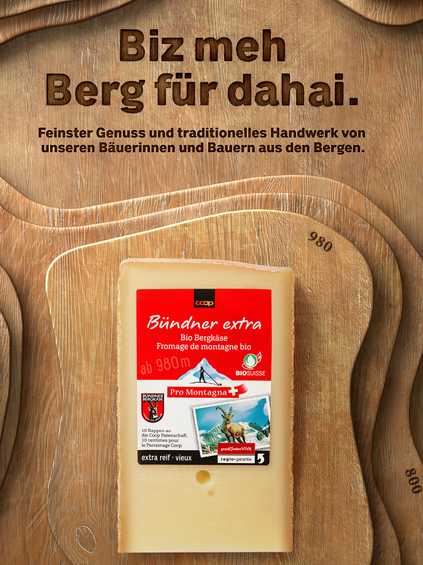 Picture of a bündner extra bio bergkäse on several wooden boards.