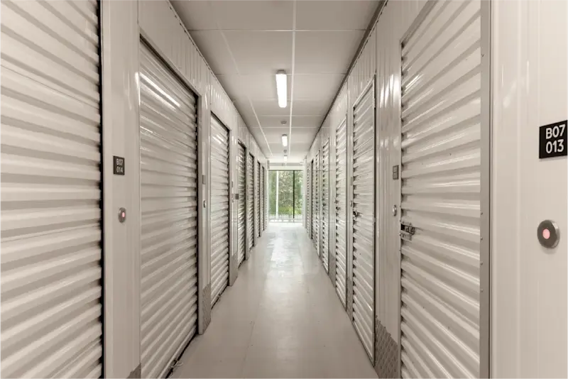 self_storage_corridor_for_booking_and_reserving_units_today