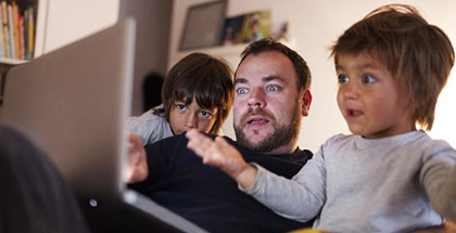 dad and two kids shocked at fast fibre broadband