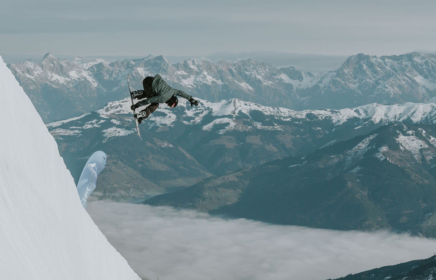 Visual Taylor Gold snowboarding
