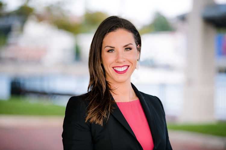 Rebecca Reott Headshot 2