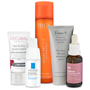 Fem hudvårdsprodukter uppställda tillsammans: Decubal lips & dry spots balm, Idun setting spray, Emma S niacinamide, La Roche‑Posay ögonkräm och Kronans Apoteks C‑vitaminserum.