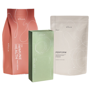 Tre produkter från KÄLLA: Immune Health Family Edition, Relief och Perform proteinpulver.