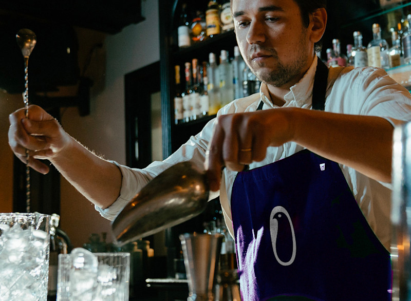Koel bartender
