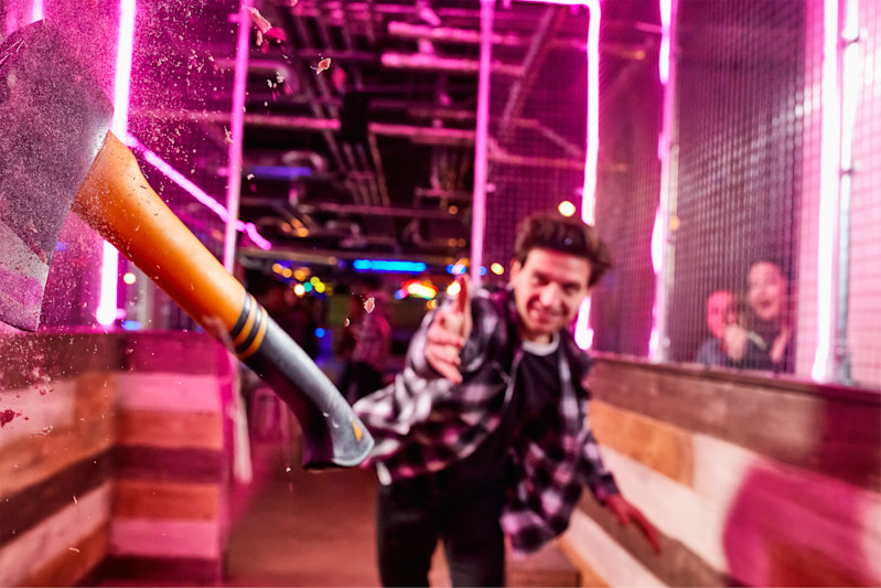 BOOM BATTLE BAR Axe Throwing