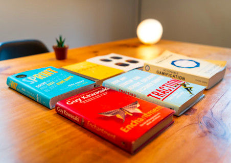 【オーディオブックで聴くビジネス書ランキングTOP10】読んで稼ぐから聴いて稼ぐ時代へ