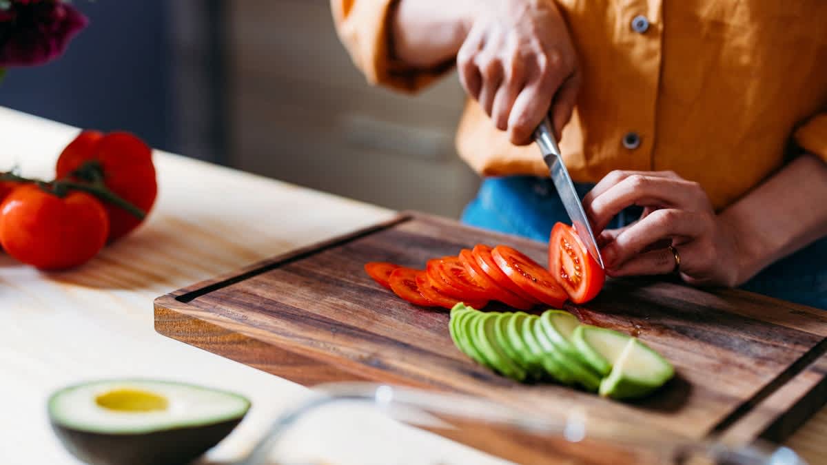 Uma das estratégias mais simples para promover a saúde mental pode estar… na cozinha