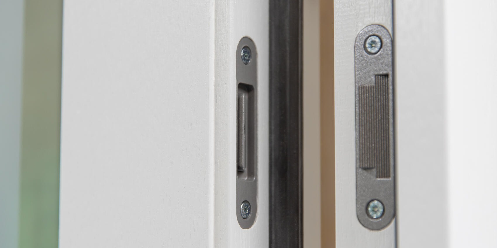 Hinge-side protection