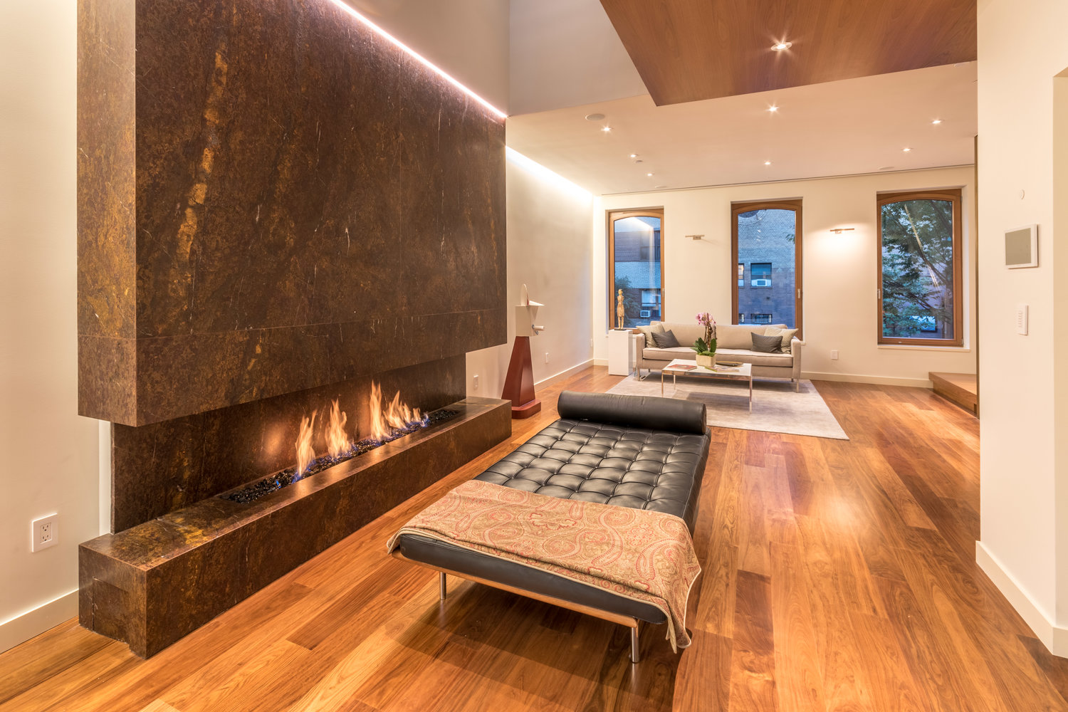 INSTAGRAM 2017-10-20+-+Exterior,+Living+Room,+Courtyard-10