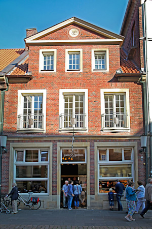 Sorpetaler Holz-Schiebefenster Café Münster