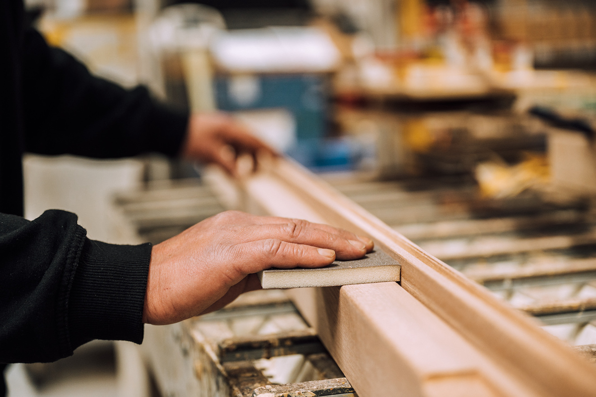Sorpetaler-Fensterbau Produktion-Holz-schleifen