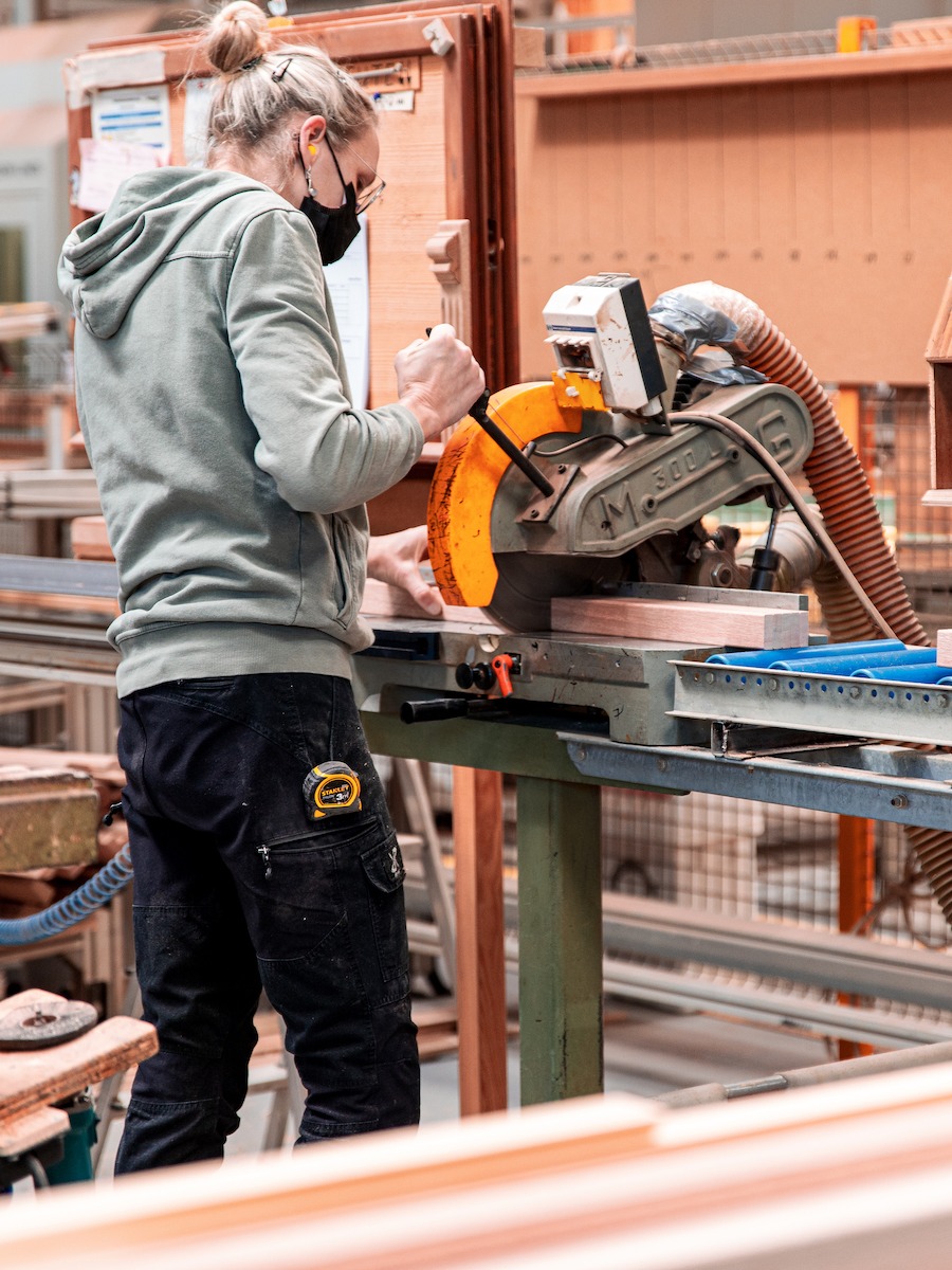 Sorpetaler-Fensterbau-Produktion-Frauen
