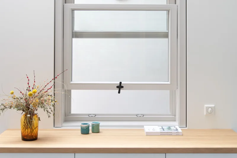 The electrical sliding window