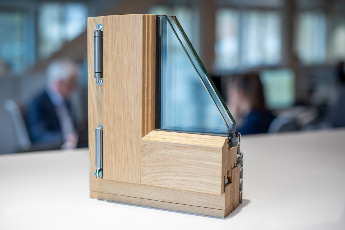 Sorpetaler-Musterecke-Fensterglas-Holzfenster