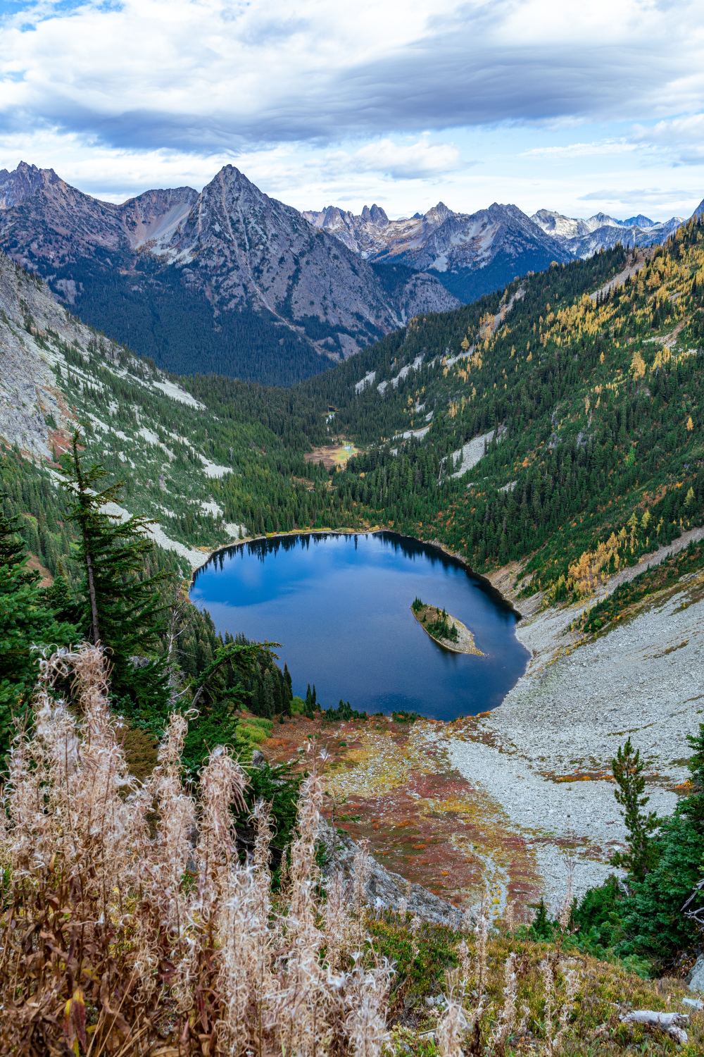 View of Ann Lake from Maple Pass Loop