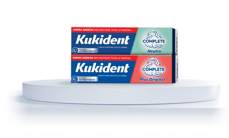 Goditi una tenuta e un comfort che durano tutto il giorno con Kukident