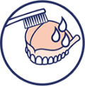 1.: Pulisci e asciuga la protesi dentale prima di applicare la crema adesiva.