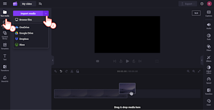Una imagen de un usuario de Clipchamp importando elementos multimedia en la pestaña Tus elementos multimedia de la barra de herramientas.