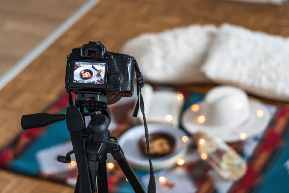 DSLR camera on tripod during food photography session - what is aperture - Clipchamp blog