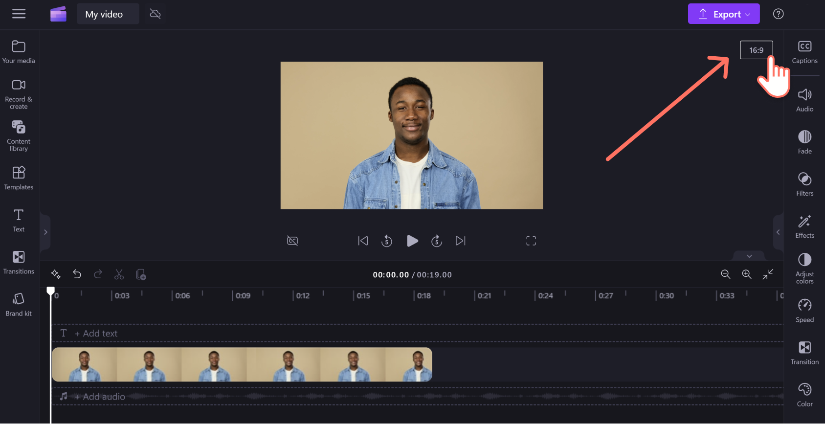 Hình ảnh người dùng Clipchamp đang di con trỏ lên trên nút tỷ lệ khung hình 16:9.