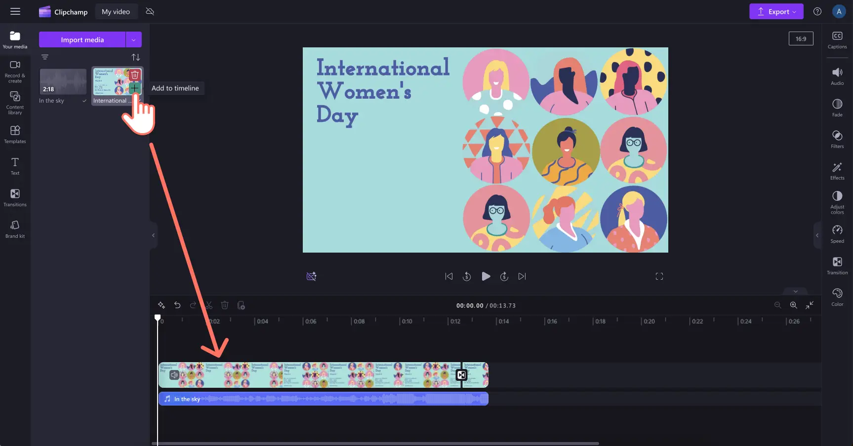 Imej seorang pengguna menambahkan video yang diimport mereka pada garis masa dalam Clipchamp.