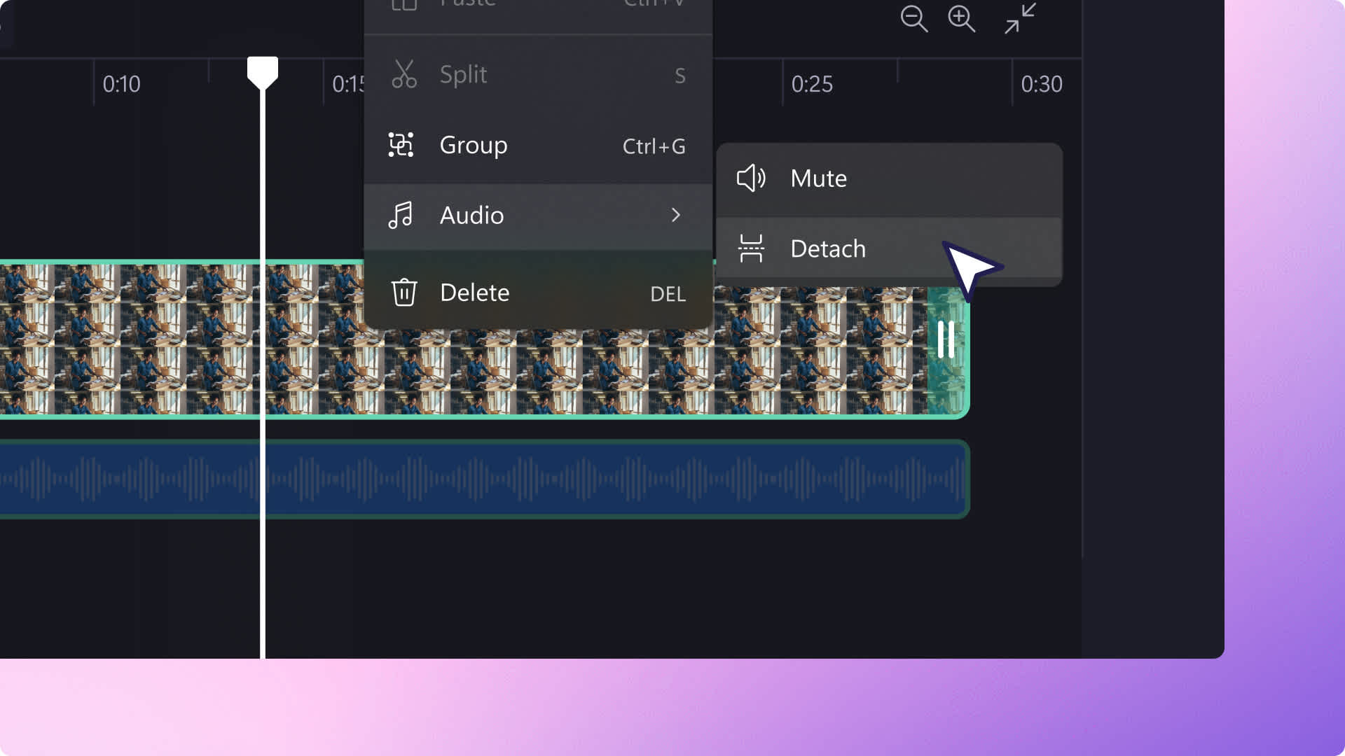 Зображення користувача, який натискає кнопку "Від’єднати аудіо" в Clipchamp.