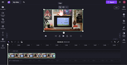 Imagen de un usuario de Clipchamp pasando el cursor por encima del botón de recorte en la barra de herramientas flotante.