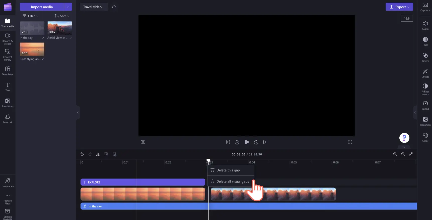 En el editor de vídeo Clipchamp, los huecos muy pequeños en la línea de tiempo se eliminan al hacer clic con el botón derecho y seleccionando eliminar hueco.