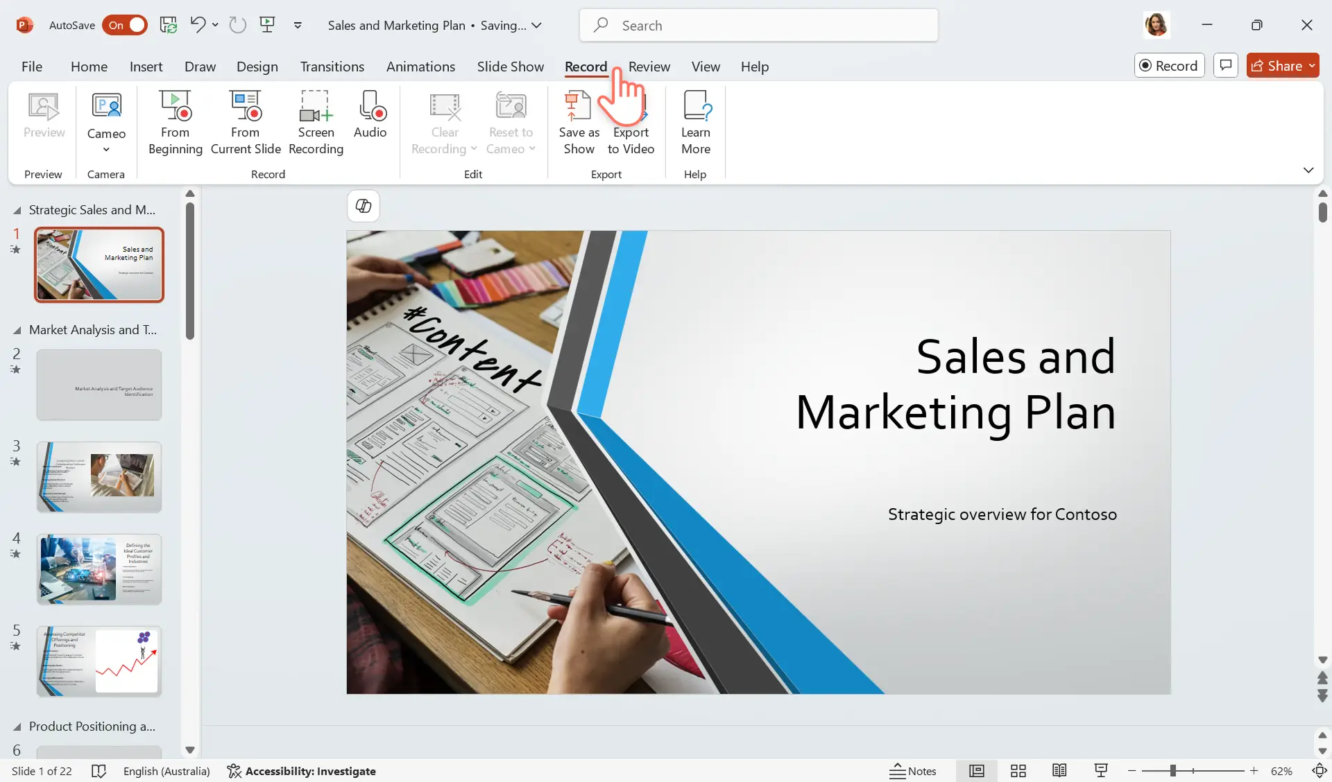 PowerPoint’te kayıt sekmesini açan bir kullanıcının görüntüsü.