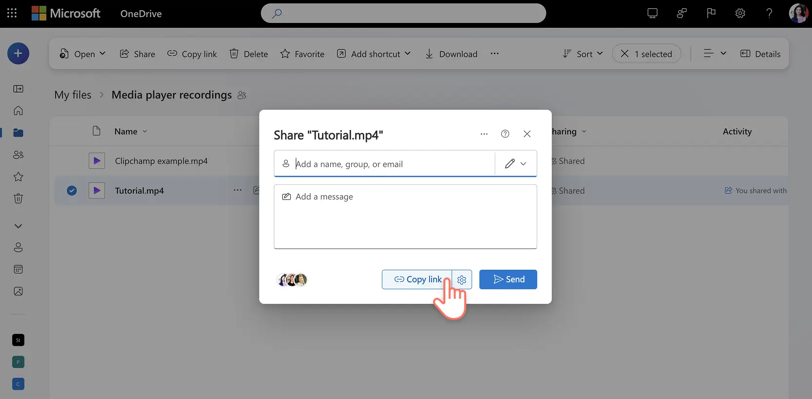 Un utilisateur copiant un lien de partage de vidéo OneDrive