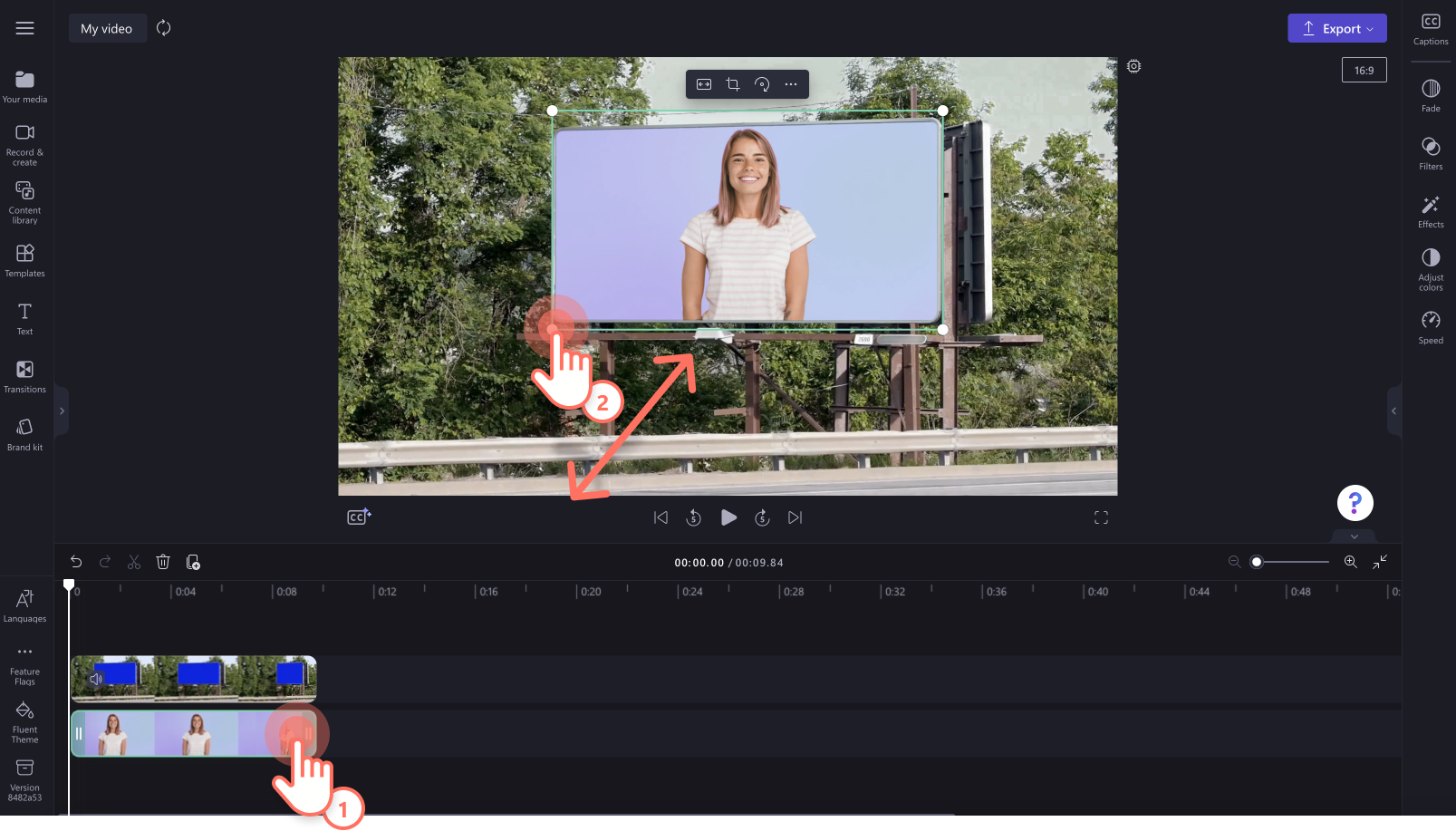 Et billede af en bruger, der redigerer størrelsen af en video ved hjælp af redigeringshjørnerne på videoens forhåndsvisning.