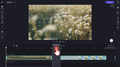 ユーザーがタイムライン上で隙間を削除する様子の画像。