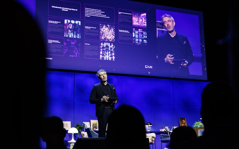 Dagens konferansier, Eirik Norman Hansen på scenen under The Hunt 2023