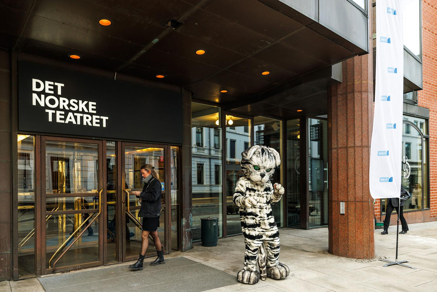 Pusefinn utenfor Det Norske Teatret