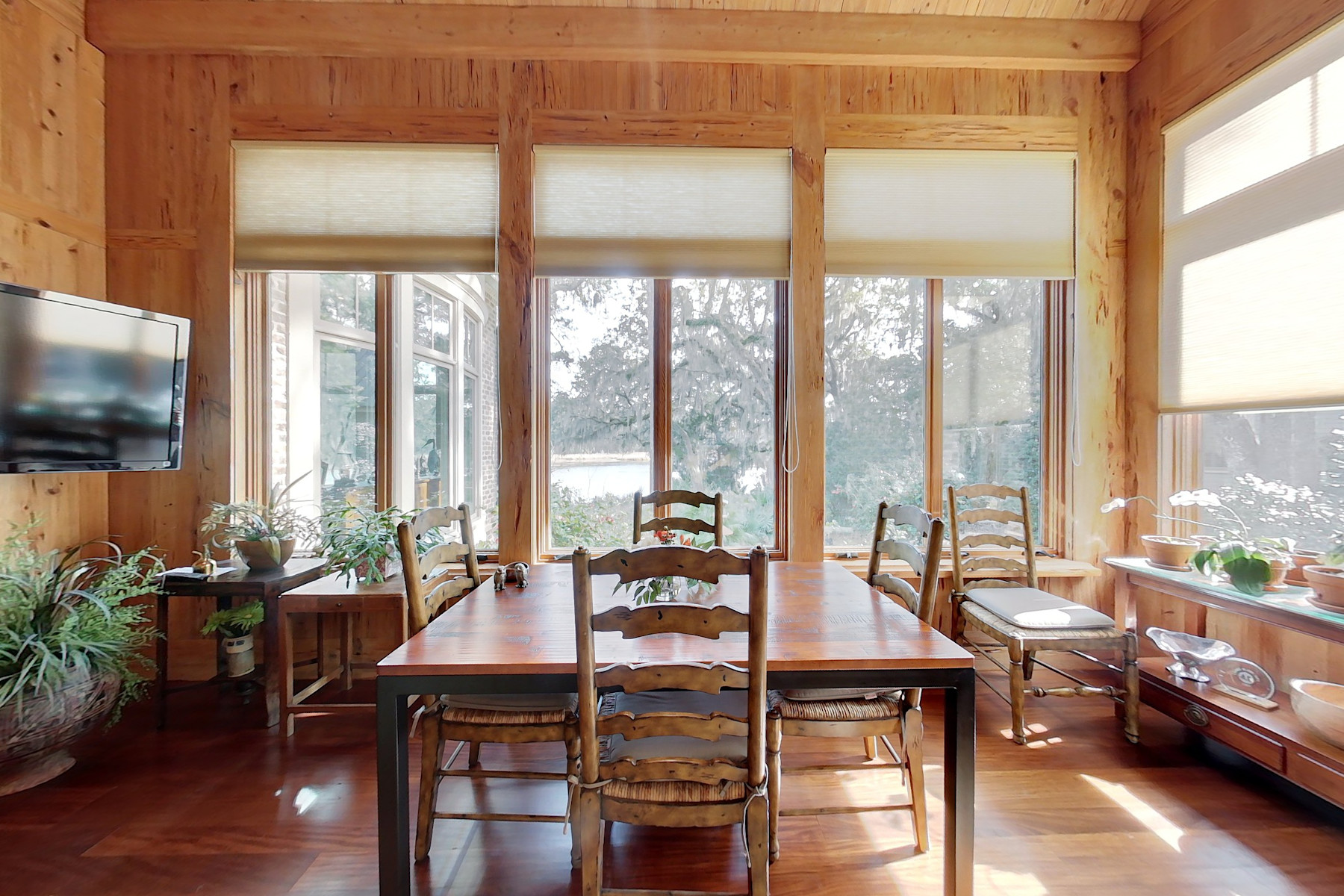 breakfast nook / sun porch