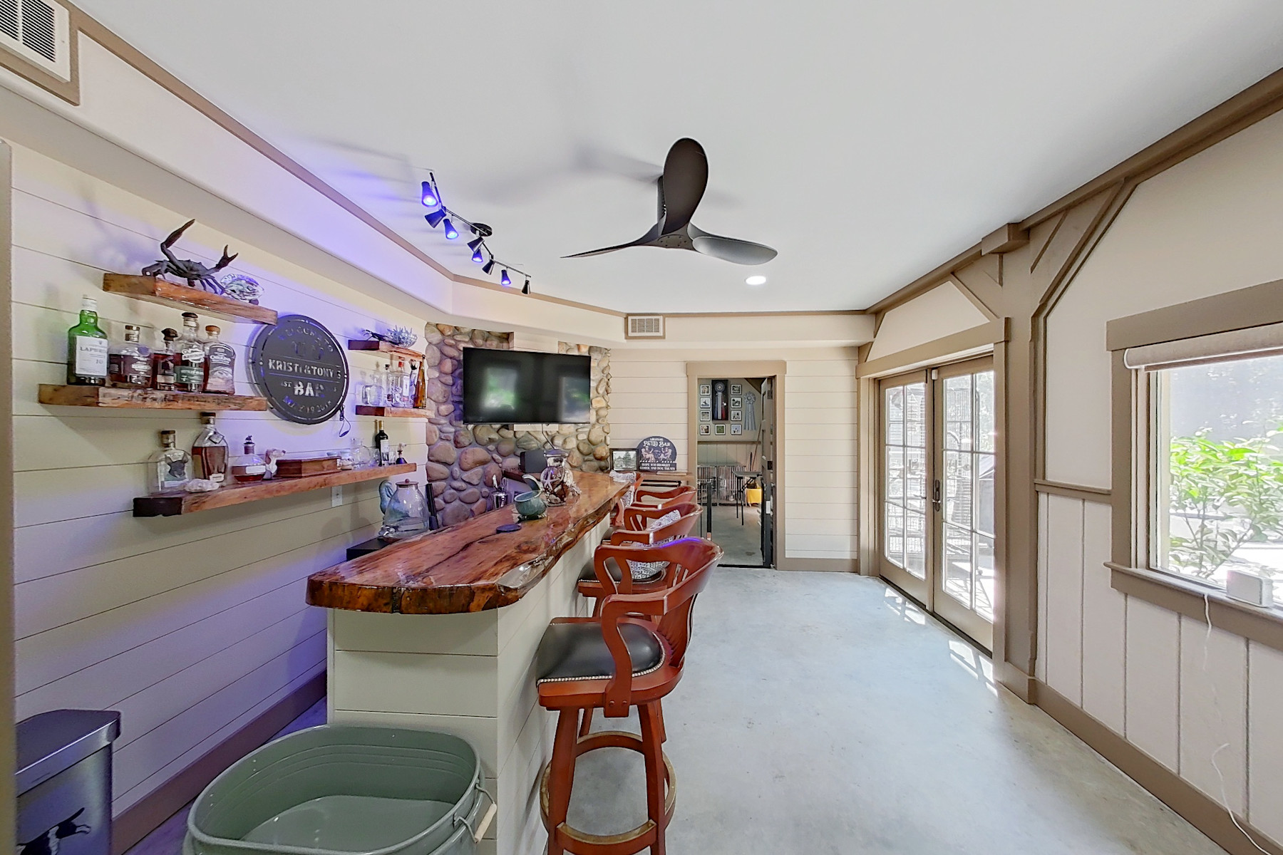 pool room1