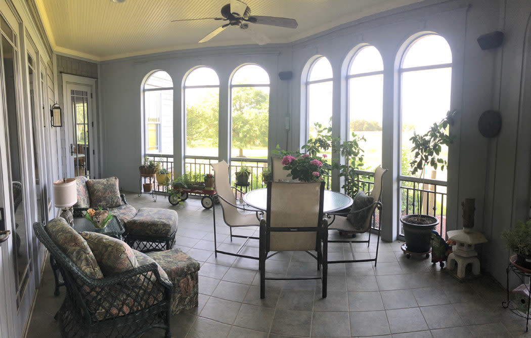 42 Large enclosed porch