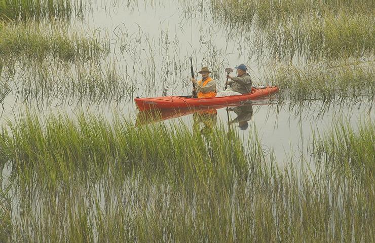 hunting-in-kayak