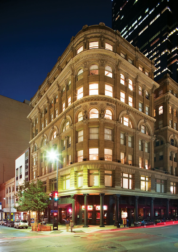 The Wilson Luxury Dallas Apartments for Rent in Downtown Brookfield