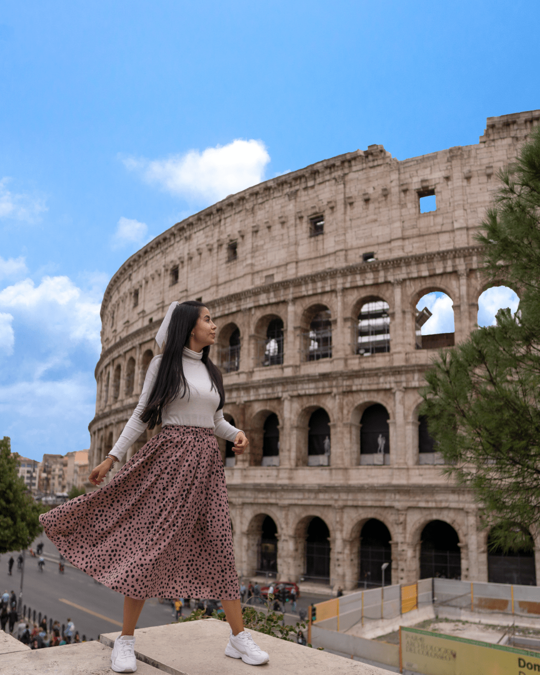 Linaestadeviaje frente al Coliseo romano. Lugares para conocer Roma