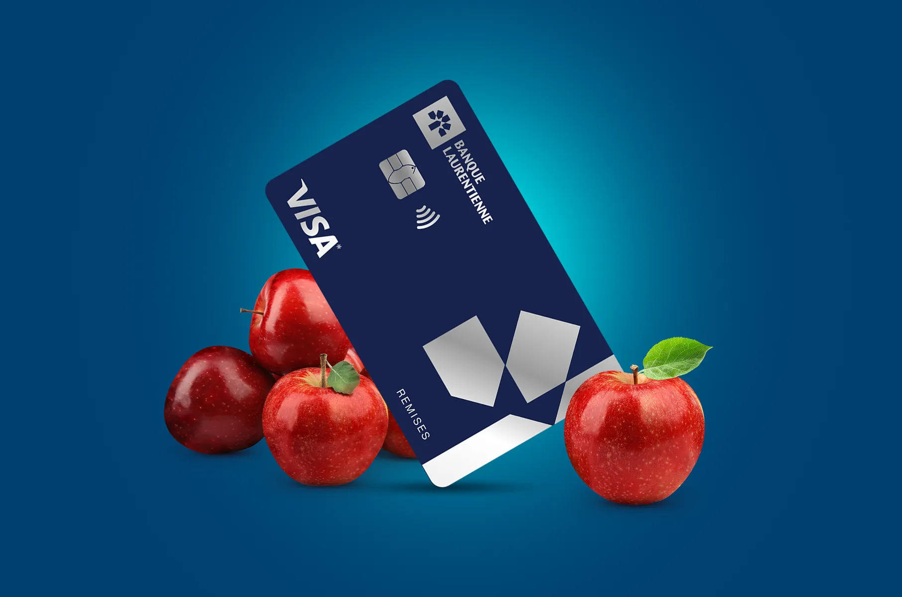 La carte Visa* Remises Banque Laurentienne est entourée de pommes rouges fraîches.