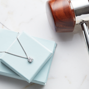 Kaplans Auktioner logotyp