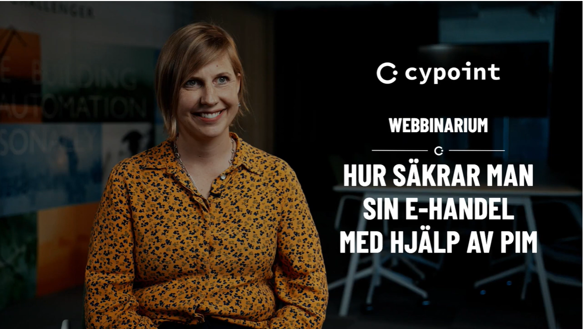 Bild på en kvinna i gul blus som sitter i en fotölj. Text i bild: Cypoint webbinarium, Hur säkrar man sin e-handel med hjälp av PIM.
