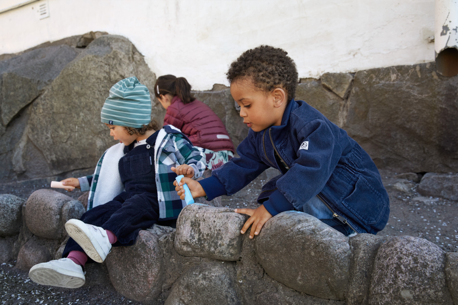 Barn som leker utomhus
Lånad bild av Polarn O. Pyret.