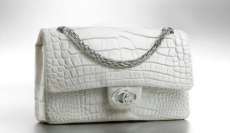 Phiên bản giới hạn Diamond Forever Classic Bag đến từ nhà mốt Chanel có giá lên đến 261,000 USD. Ảnh: L'Officiel