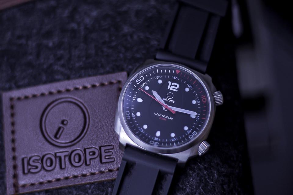 Mẫu đồng hồ lặn từ Isotope. Ảnh: WATCHREVIEWBLOG.COM
