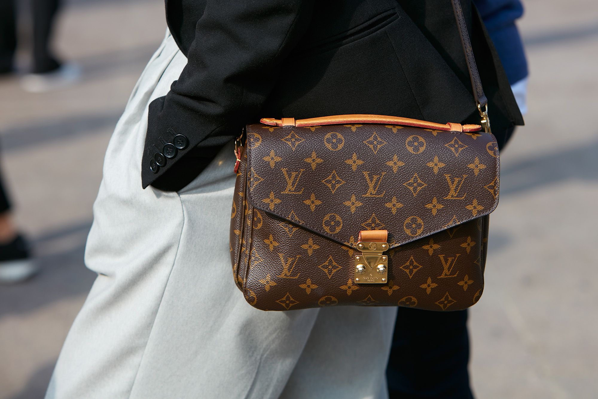 Lịch sử hình thành và phát triển của thương hiệu nổi tiếng Louis Vuitton   ELLY