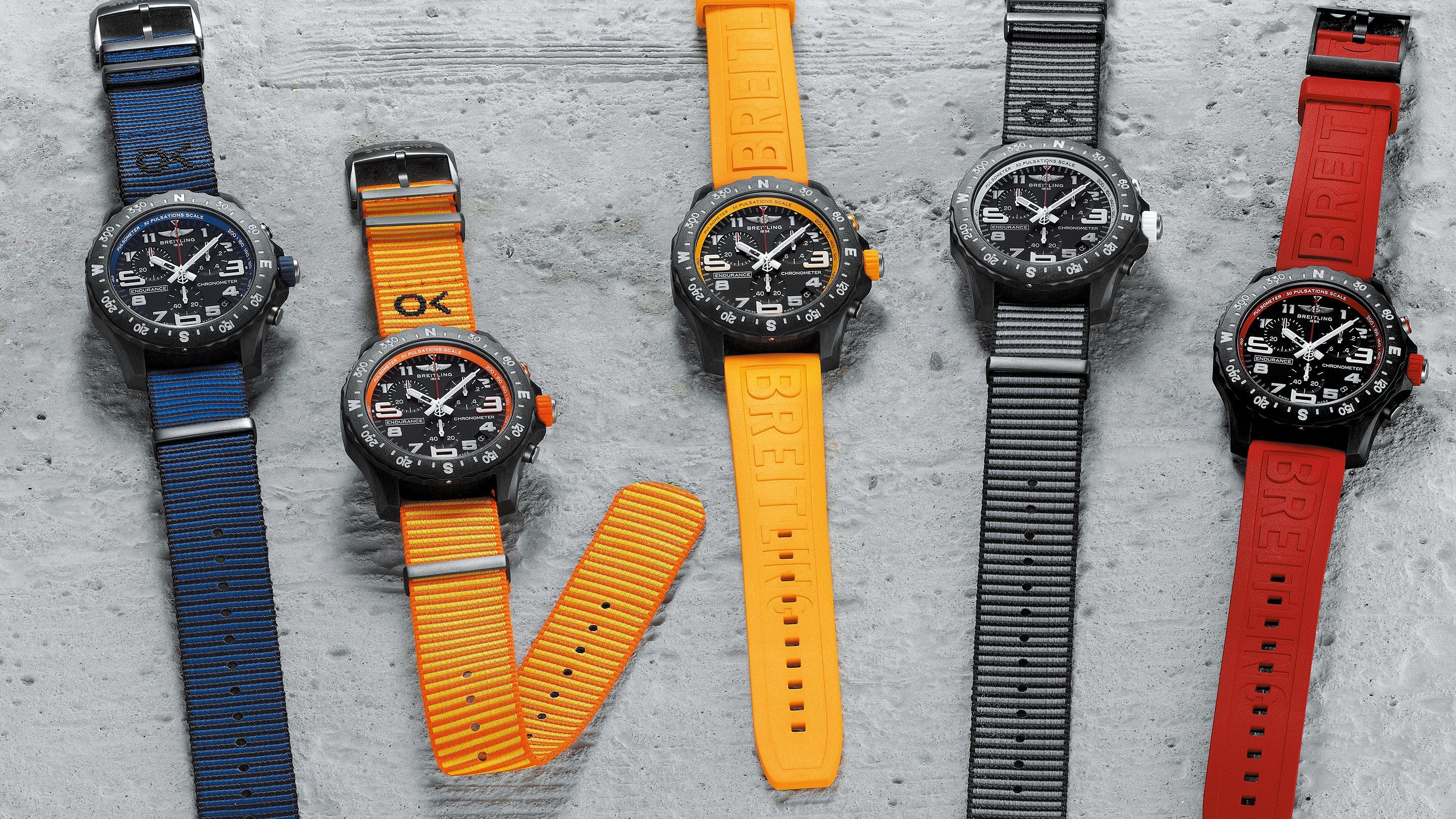 Breitling cho ra mắt mẫu đồng hồ có dây đeo màu tươi sáng tương ứng với phần viền mặt số. Ảnh: Hodinkee
